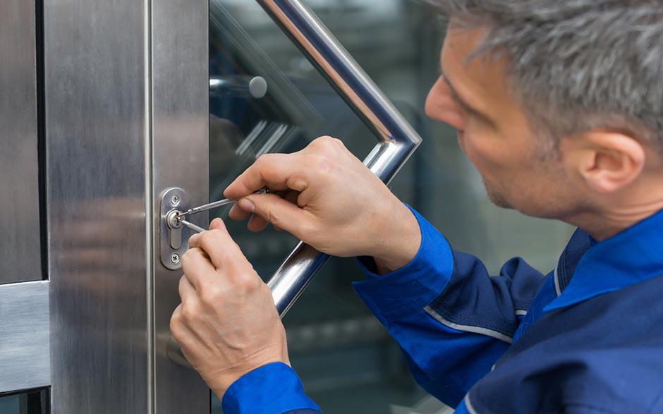 comment ouvrir une porte fermée à clé avec un trombone Montataire