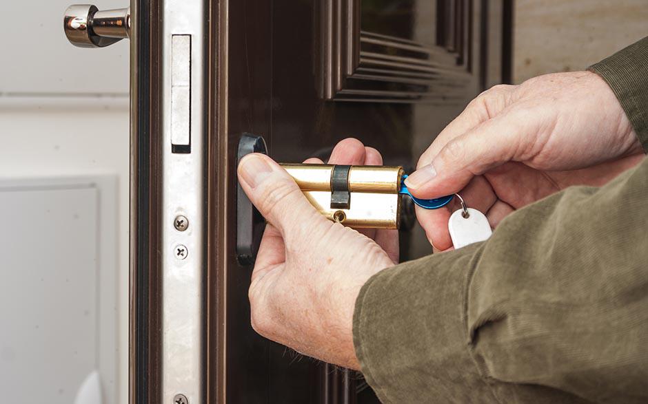 ouvrir une porte de garage basculante sans clef Montataire