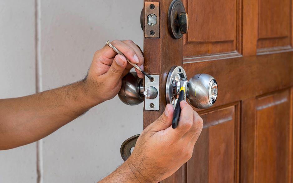comment ouvrir une porte fermée à clé avec un trombone Montataire