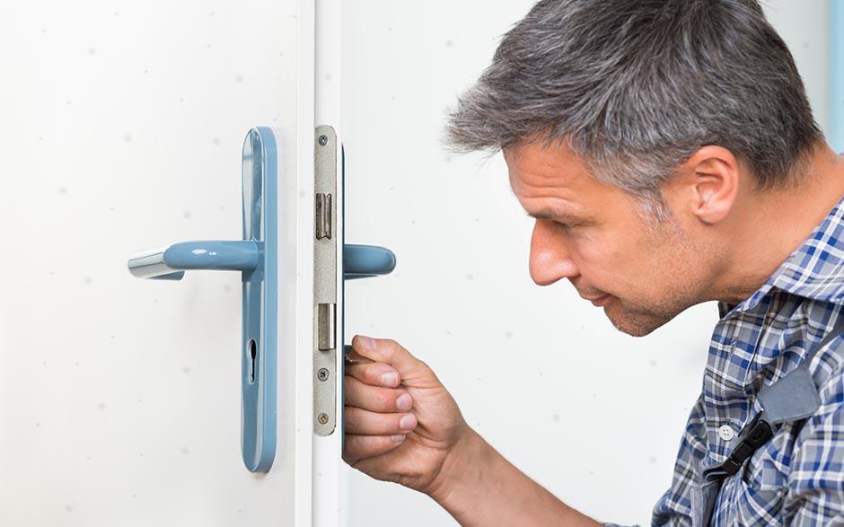 comment ouvrir une porte fermée à clé avec un trombone Poissy